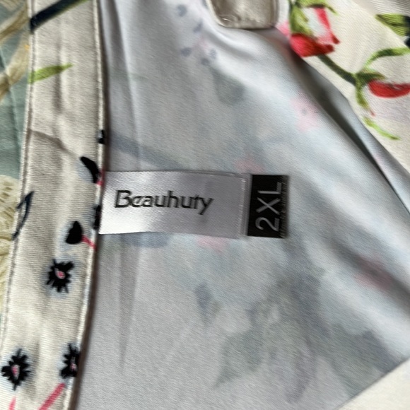 White print V neck top short sleeve - Picture 3 of 4